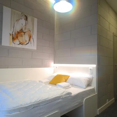 Hotel Cubby *