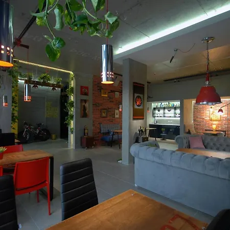 Hotel Cubby *